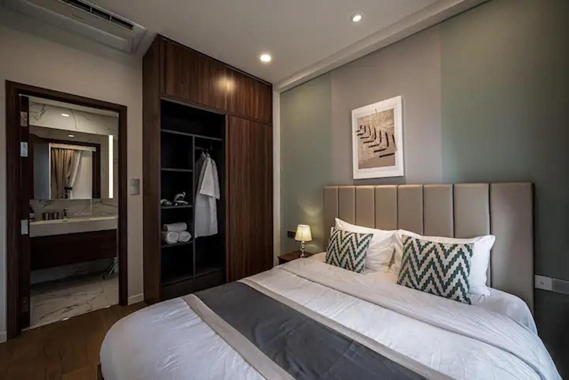 Zo Apartment Opera, Crest, Galleria -Central Saigon -Free Pool-Gym-Sauna Room-Yoga Room โฮจิมินห์ซิตี้ ภายนอก รูปภาพ