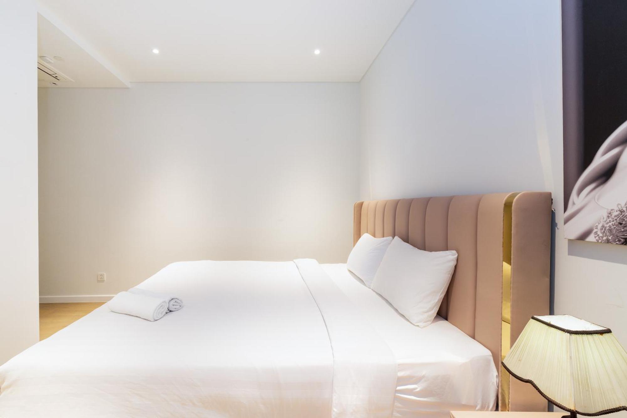 Zo Apartment Opera, Crest, Galleria -Central Saigon -Free Pool-Gym-Sauna Room-Yoga Room โฮจิมินห์ซิตี้ ภายนอก รูปภาพ